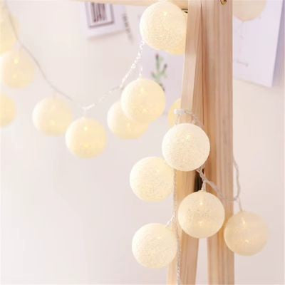 guirlande lumineuse boule coton blanc creme suspendue