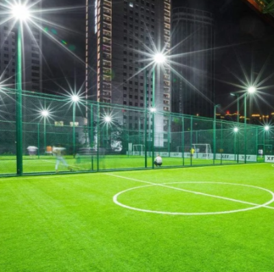 lampadaire 100W eclairant terrain tennis