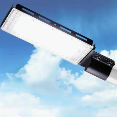 lampadaire led ciel bleu